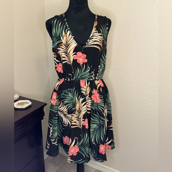 SHEIN Dresses & Skirts - SHEIN. Short tropical dress